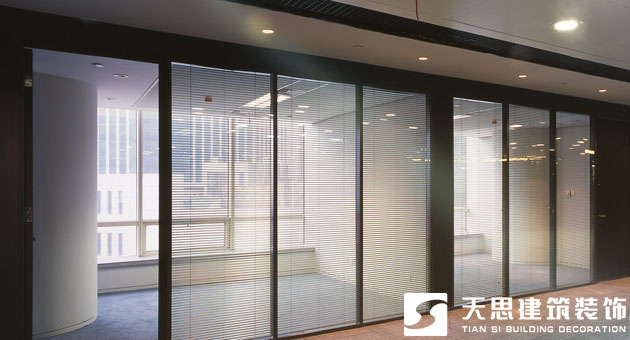 <a href=//lllznxl.cn/ target=_blank class=infotextkey>合肥办公室装修</a>玻璃